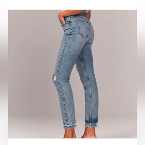A&F HIGH RISE MOM JEANS// SIZE 29 (8)